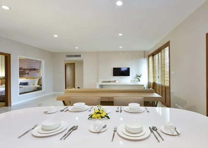 Grande Centre Point Ploenchit Hotel 5*