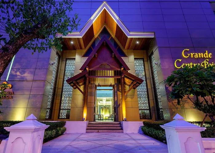 奔集格兰德中心大酒店